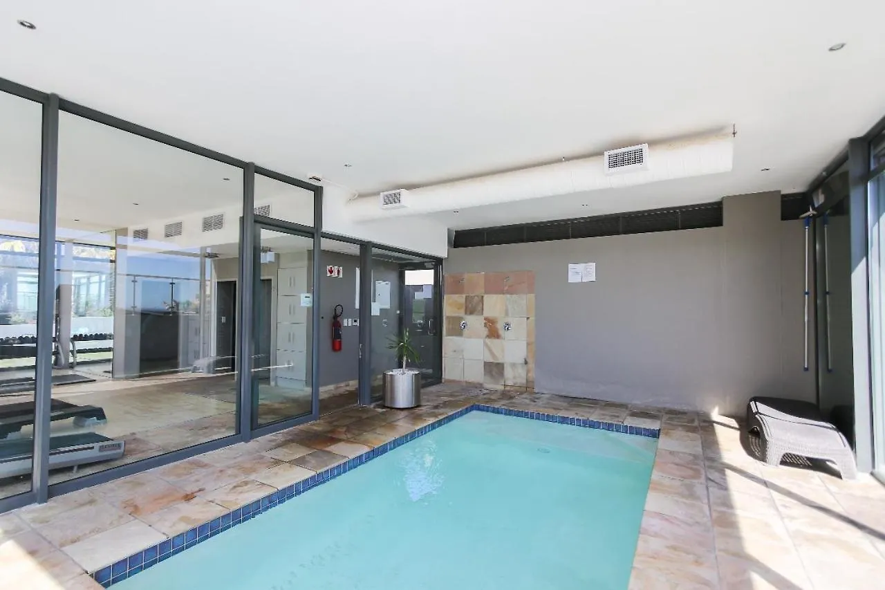 401 Infinity Apartment Bloubergstrand 0*,