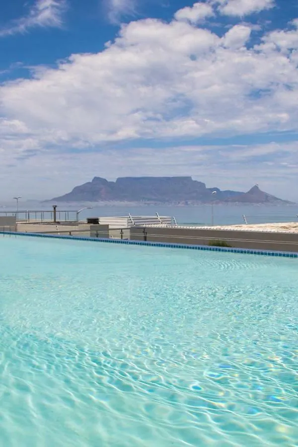 401 Infinity Apartment Bloubergstrand Afrique du Sud